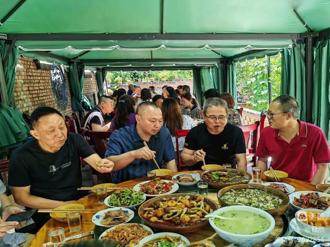 凡是摄影微影赛(238)-《吃席》首周投稿欣赏_澎湃号·湃客_澎湃新闻-The Paper