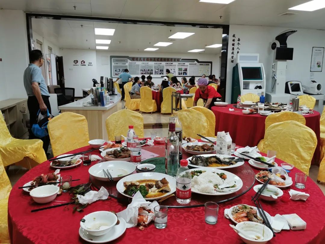 凡是摄影微影赛(238)-《吃席》首周投稿欣赏_澎湃号·湃客_澎湃新闻-The Paper