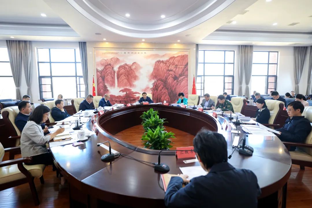 改革委员会副主任胡雪梅,吴隽,邓永翔,委员曹雄泰,俞小平,韦情,廖良生