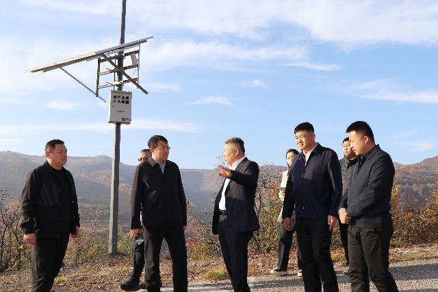 孔令杰调研尧都区自然资源实时监控系统运行情况_澎湃号·政务_澎湃新闻-The Paper