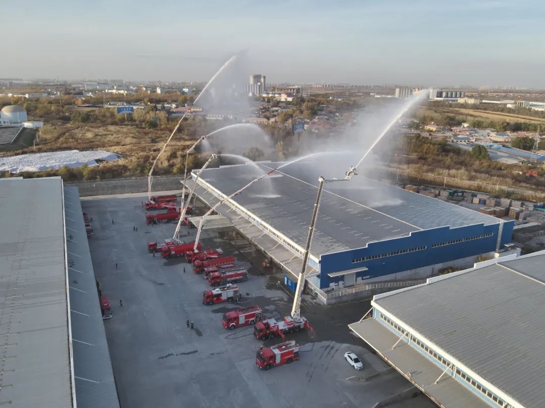 哈尔滨消防:开展大跨度大空间 物流仓库火灾扑救实战拉动演练