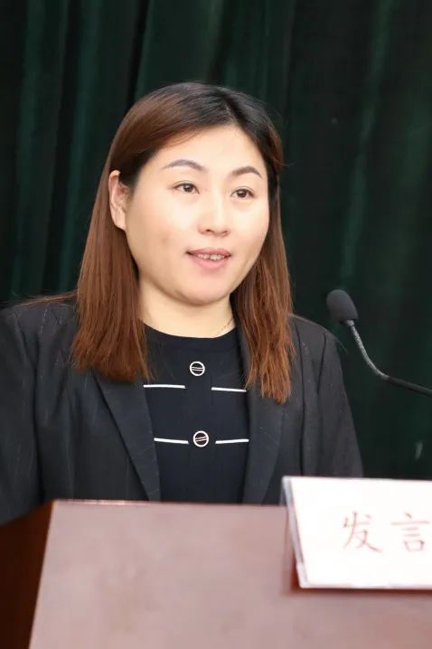 会上区社会治理综合服务中心主任王秀莲传达了《关于在全区建立"立审