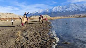 新疆帕米尔高原的白沙湖