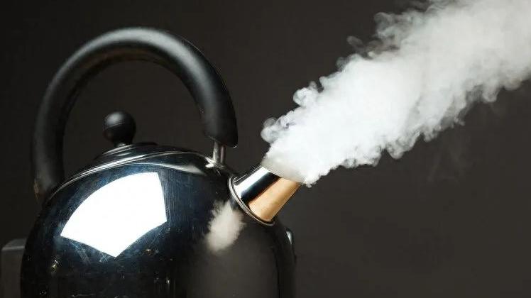 长期喝"电热水壶"烧的水，不但重金属超标还致癌？