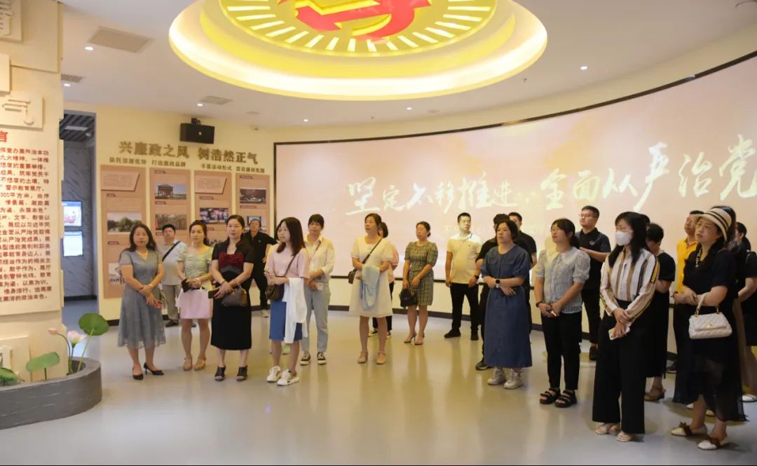 清廉家庭建设示范户唐雅妮家庭言传身教树典范勤廉向善正家风