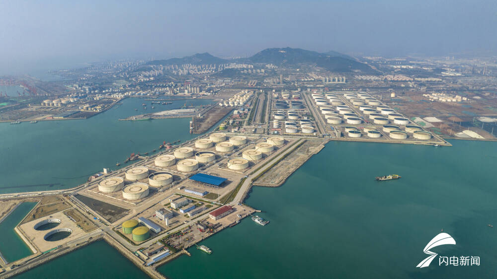 4艘超大型油轮在山东港口日照港实现同时在泊作业 效率达每小时34000