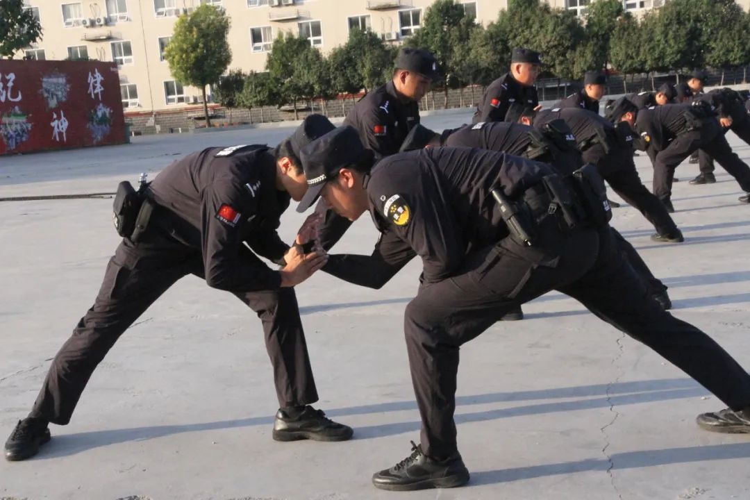 新郑法院司法警察"实战化训练"汇报演练