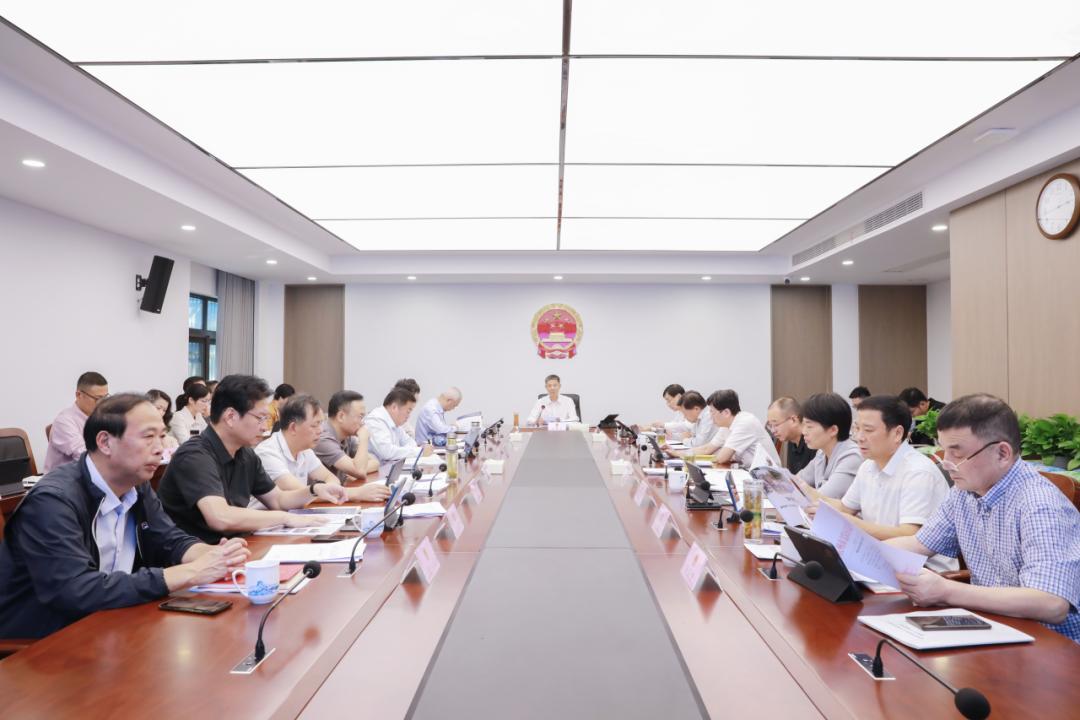 在听取两个报告后,区人大常委会副主任陈平,王龙华分别就民族乡村振兴