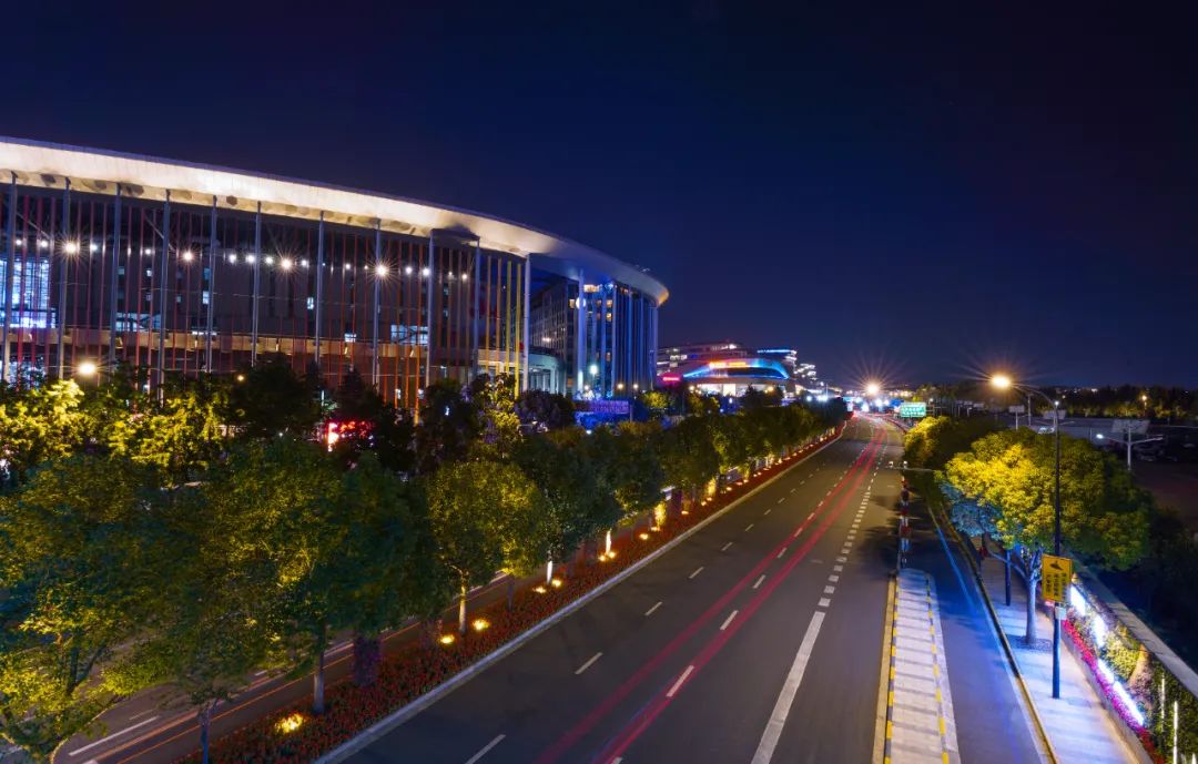 进博首日!流光溢彩的青浦夜景送给你