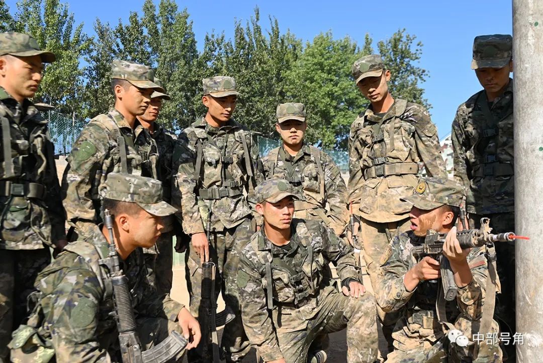 硬核瞬间!新兵战术训练进行时.