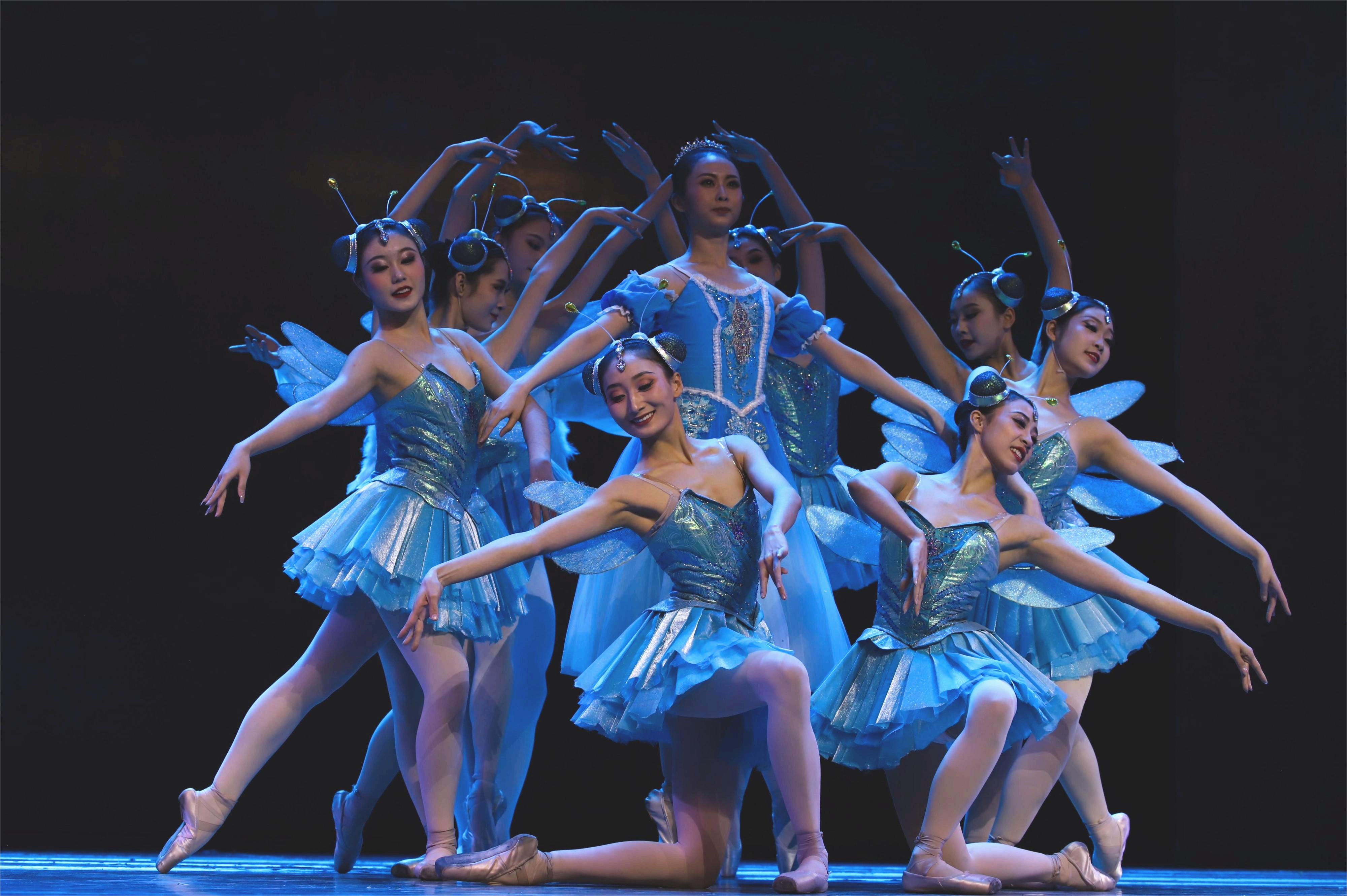 高雅艺术进校园——芭蕾舞剧《灰姑娘》在兰州大学上演