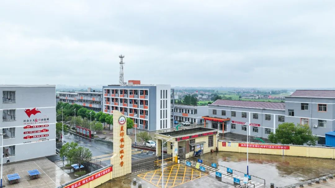 固本培元夯实教育基础近年来,高安市蓝坊镇全面贯彻党的教育方针,持续