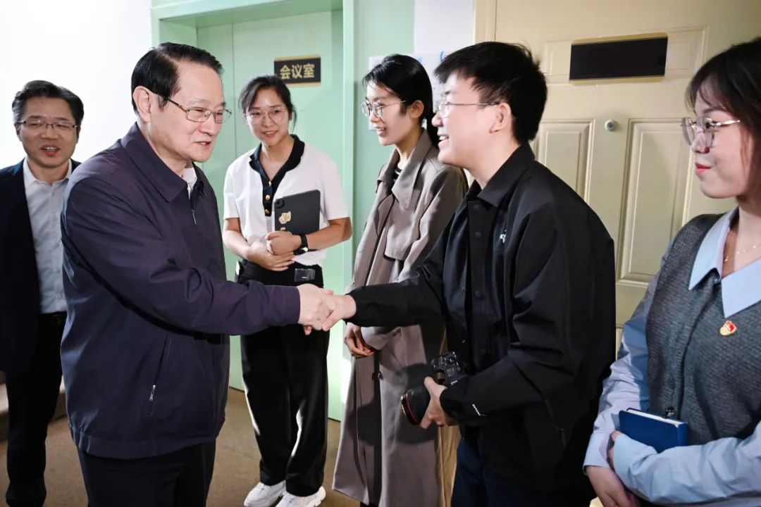 易炼红在杭走访中央新闻单位驻浙机构 为浙江勇当先行者谱写新篇章营造更加浓厚舆论氛围_澎湃号·媒体_澎湃新闻-The Paper