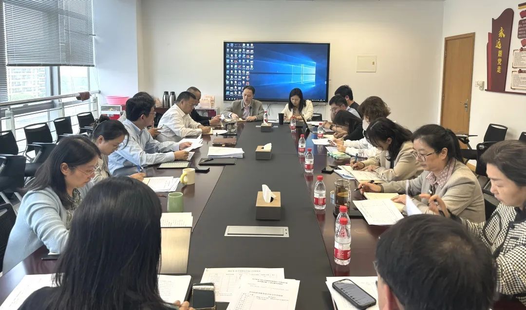 动态区政务服务办区行政服务中心联合召开11月份月度工作会议