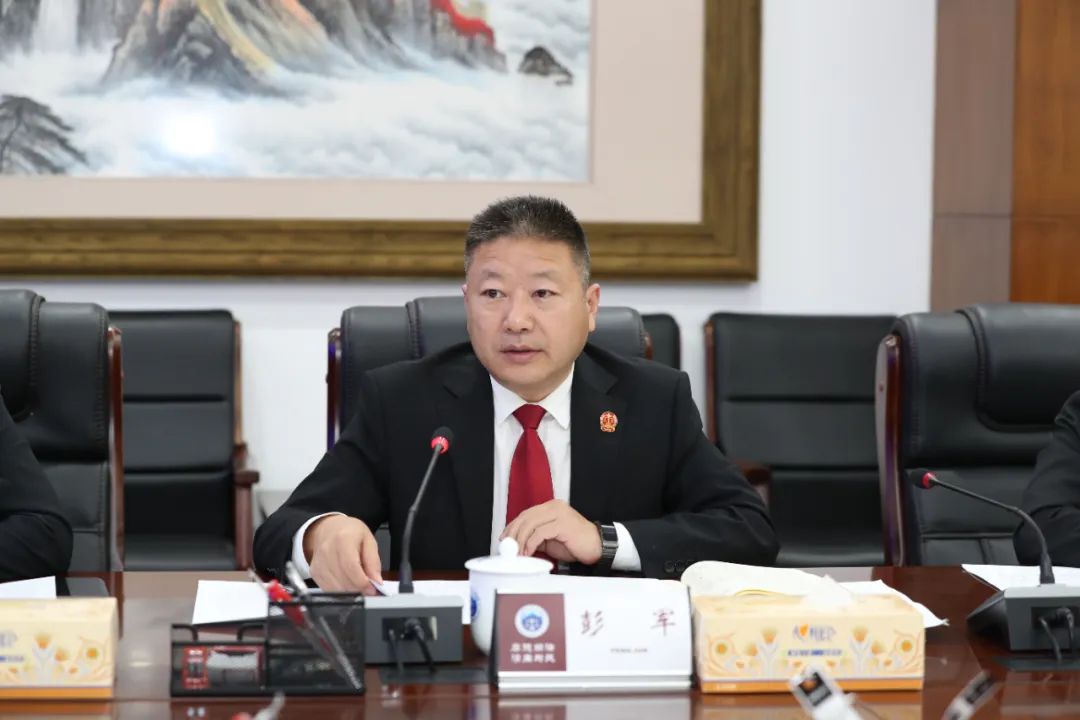 张家界市人大常委会副主任周芳就切实解决执行难问题到张家界中院开展