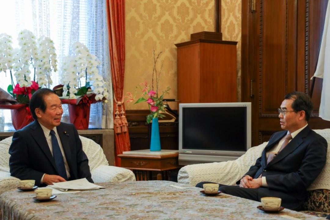 驻日本大使吴江浩拜会日本新任众议院议长额贺福志郎_澎湃号·政务