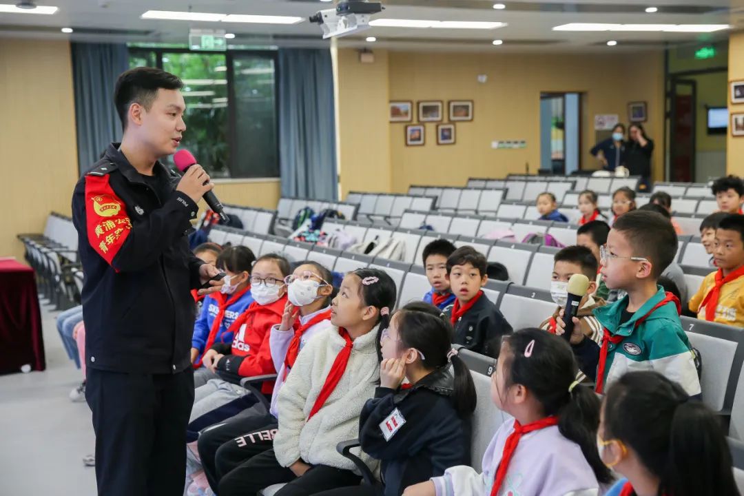 【法治进校园】半淞园派出所为在校师生送普法套餐_澎湃号·政务_澎湃