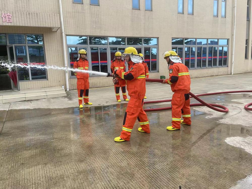 会城监狱组织特警队业务骨干到四会市消防救援大队营地,开展消防防火