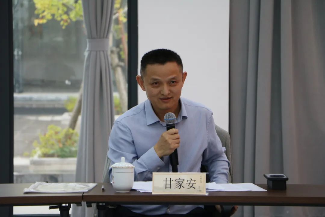 金山卫镇副镇长朱瑛作专题通报并表态回应.