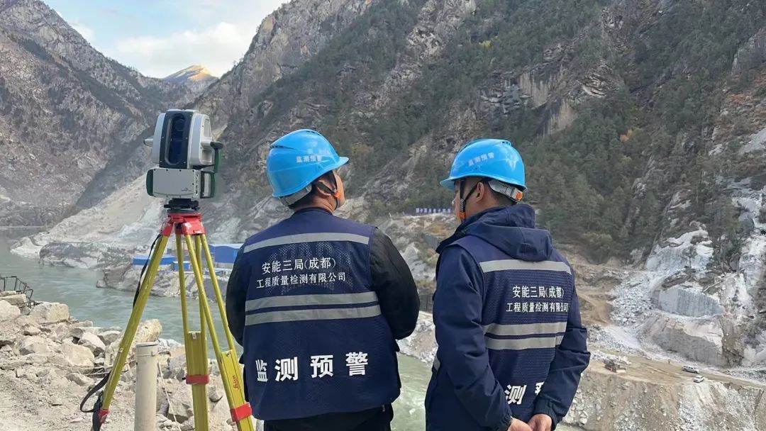 检测公司快速搭建边坡监测预警系统,该系统由三维激光扫描仪,无人机