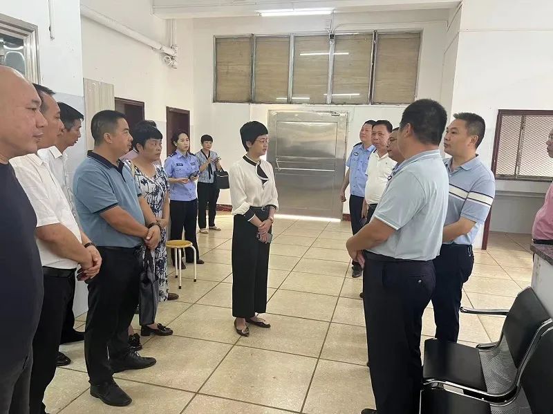 近日,徐闻县人大常委会副主任廖仕燕率领调研组对徐闻县禁毒工作进行