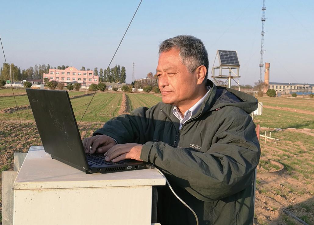 国科大资源与环境学院2019级直博生侯冠群目前正在研究黄河三角洲植被