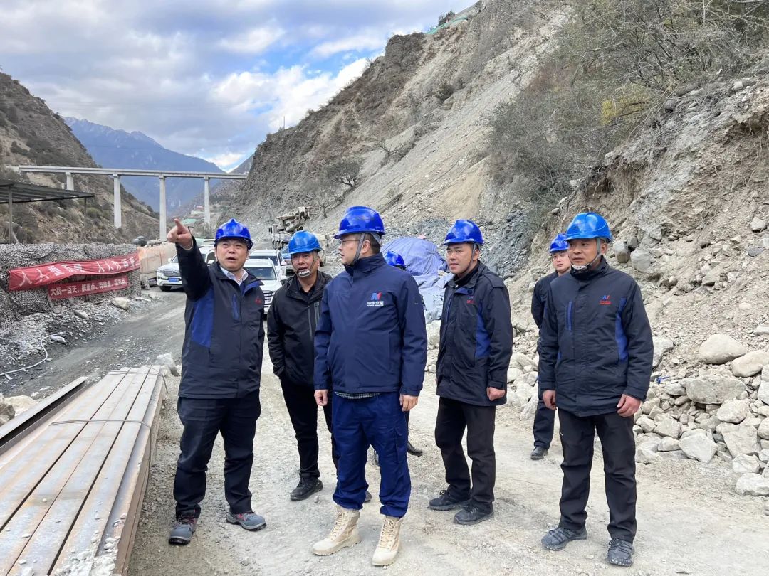 余文到藏区重难点项目开展督导调研