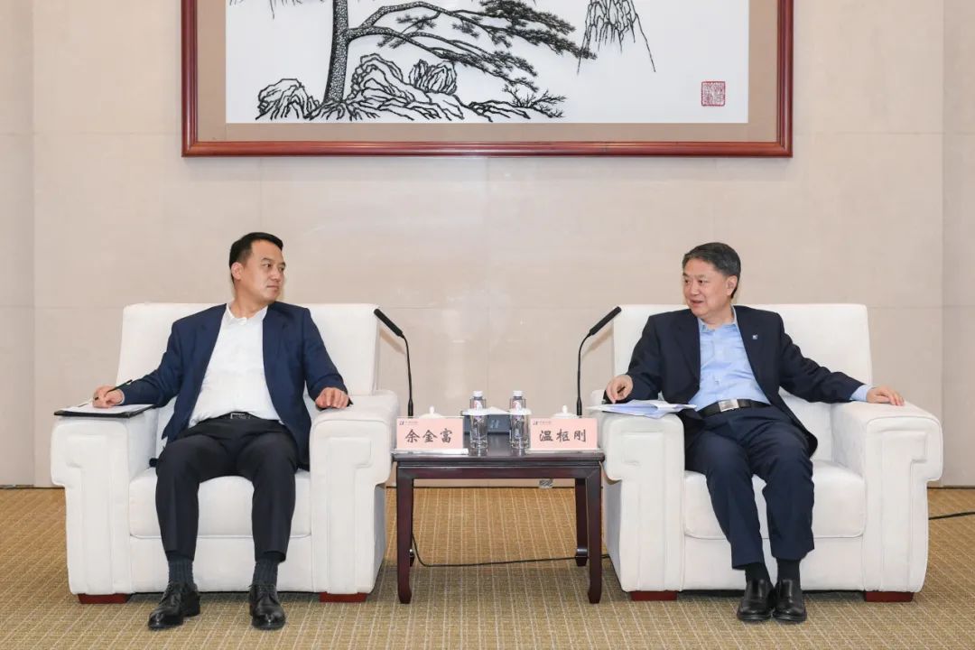 温枢刚会见阳江市市长余金富