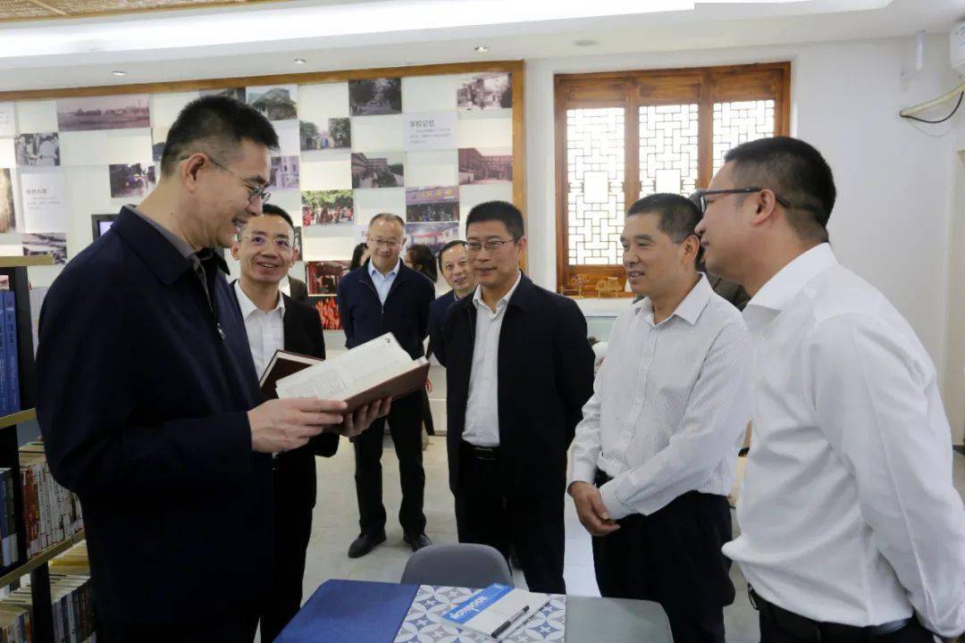 市武侯区簇桥龙井记忆文化馆及省市县共建的史志阅览室调研(蒲建宇 摄