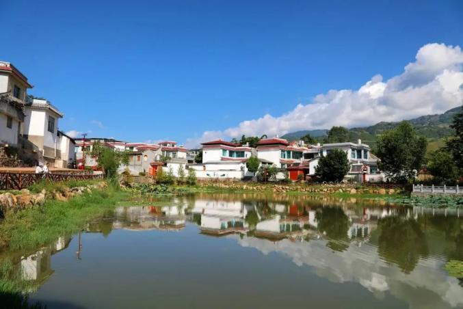 一线动态 | 临沧市凤庆县:绘就"蓝天碧水绿村庄"_澎湃号·政务_澎湃