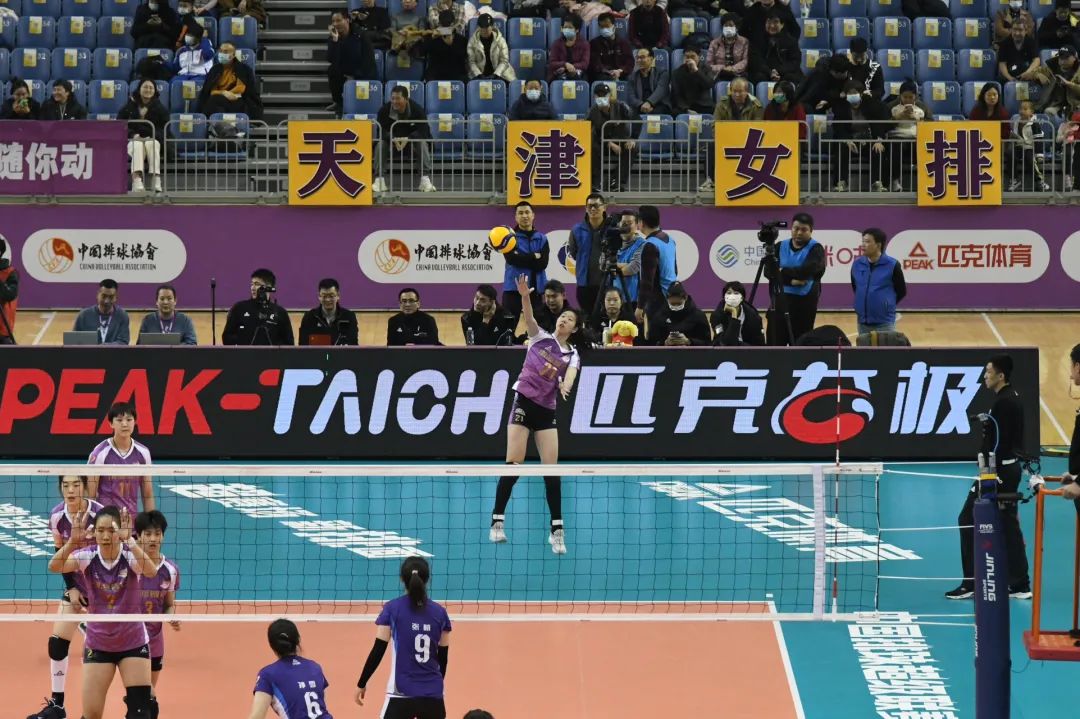 我们相信,只要天津女排继续保持这种坚韧不拔的精神,无论面对什么样的