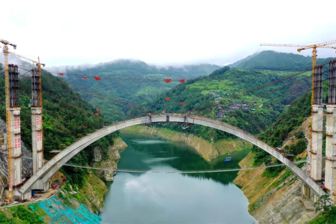 昆仑投资集团贵州剑河至黎平高速公路项目工正线全长74.754公里.