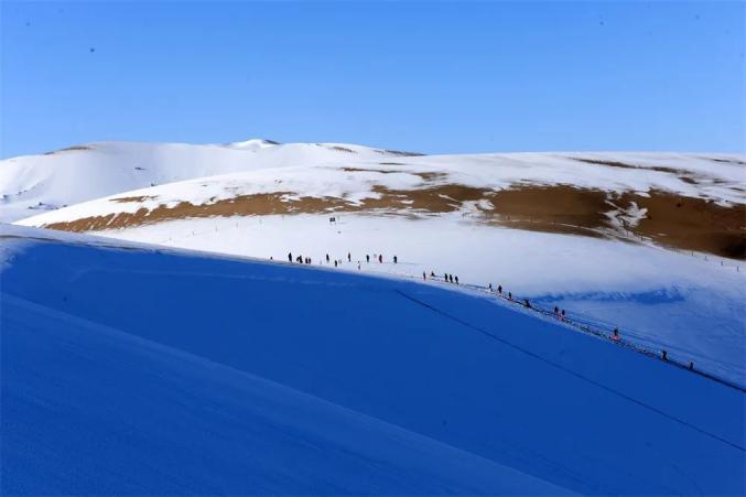 鸣沙山月牙泉雪景大片上新!_澎湃号·政务_澎湃新闻-the paper