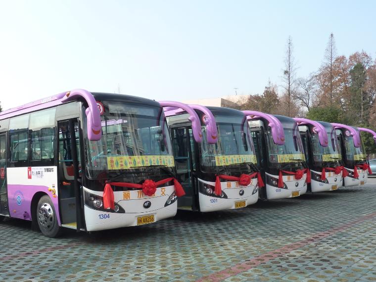 我市公交车实现100纯电动化