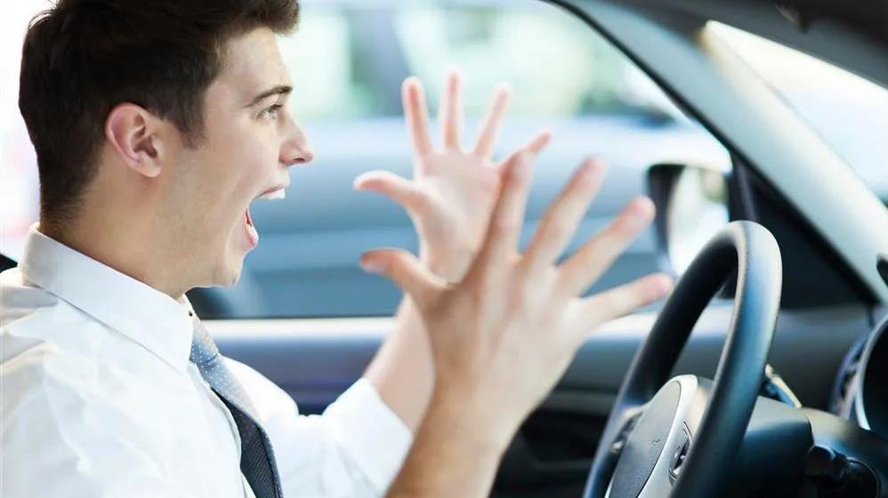 重度路怒症司机的治愈经历：每一次的忍让都是“死里逃生”