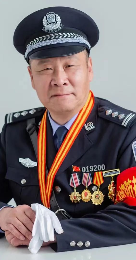 编,导,演反诈宣传片火爆网络!哈尔滨退休警官"老葛"的别样夕阳红