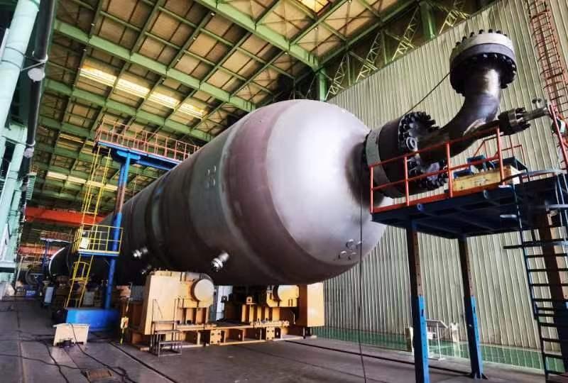 中国一重刷新3000吨级超级浆态床锻焊加氢反应器世界制造纪录