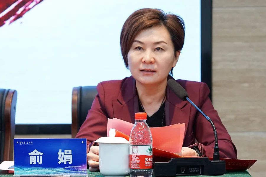 吴昊峥代表嘉善县致辞,俞娟代表嘉善县教育局讲话,许春红主持活动