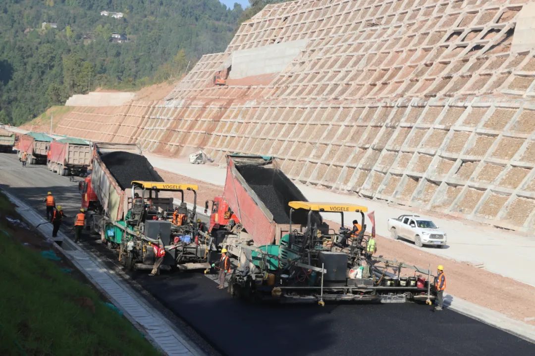 德阿高速公路绵竹段图片