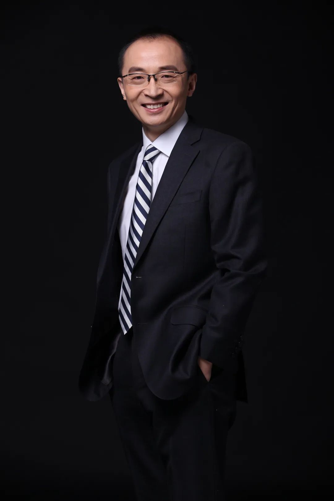 河南实验中学眼镜妹 - comics.st