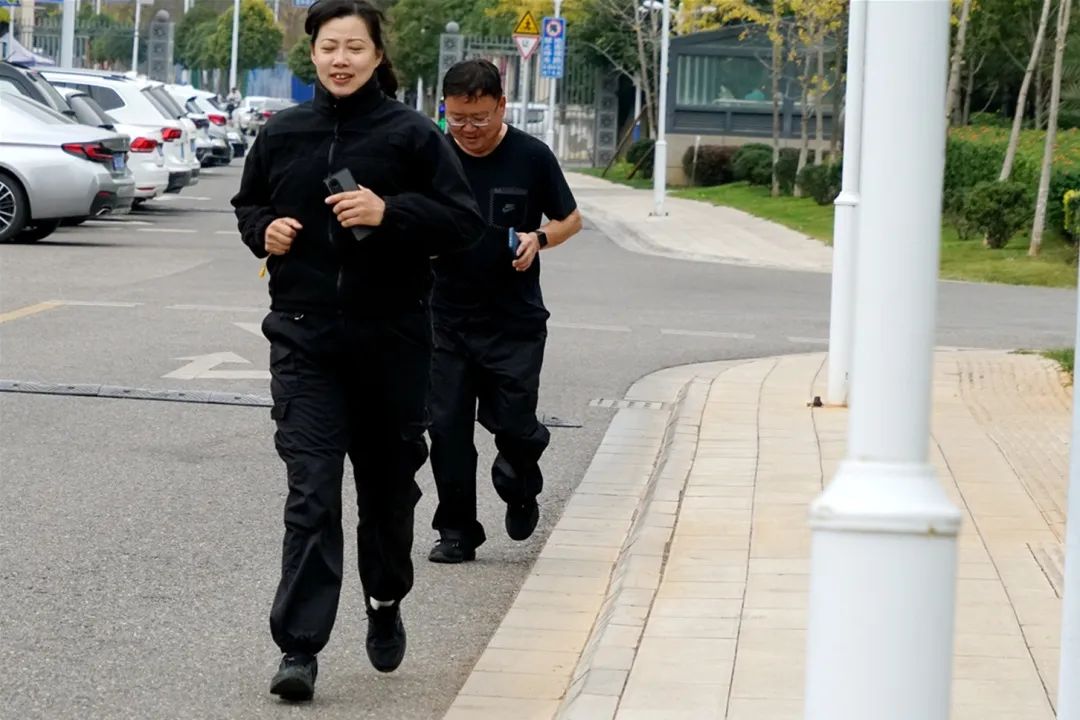 以考促訓訓以致用五華法院法警大隊圓滿完成實用管用新型警務保障能力