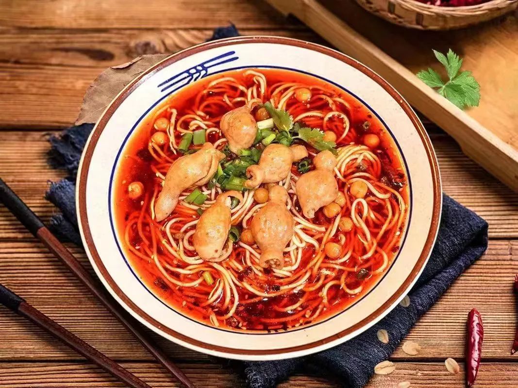 一口下去,梦回川渝朴素的食材,却最是抚慰人心香辣过瘾,吃罢酣畅淋漓