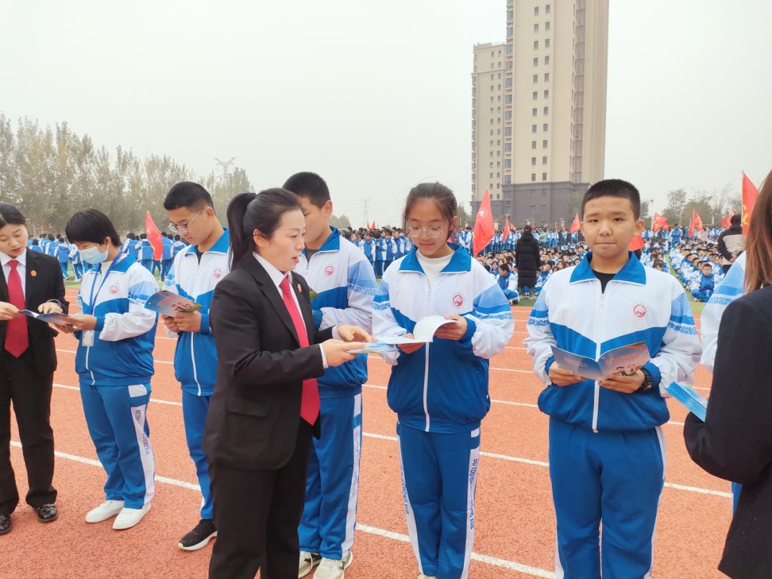 泊头法院走进市第四中学举行普法进校园主题法治宣讲活动