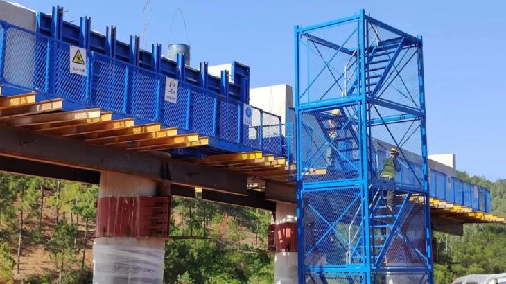 大干六十天奋斗全年红铆足劲头开足马力龙川县公路事务中心勇挑重点