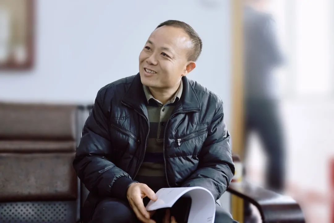 吴青山到洞口县走访联络人大代表