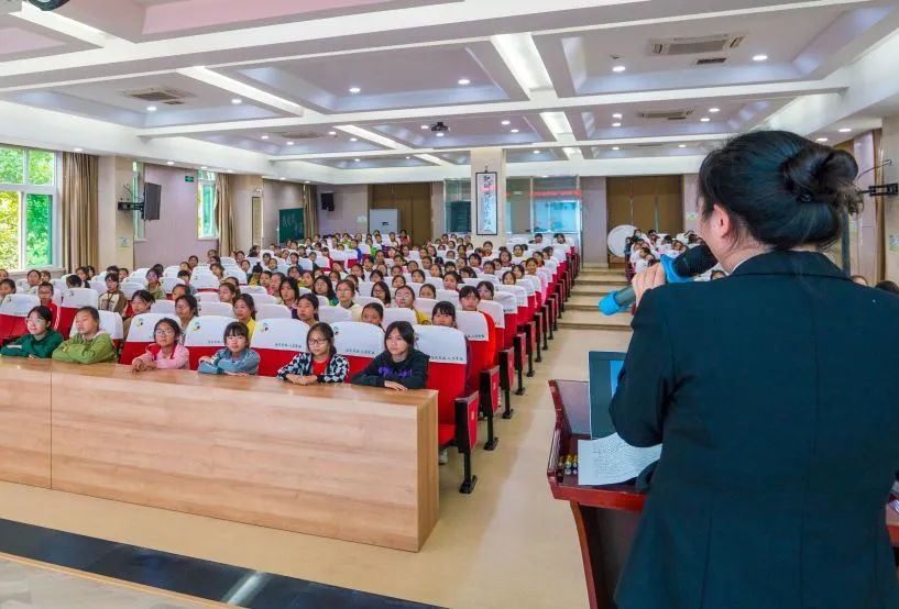 九龙坡法院走进华福小学开展预防性侵害普法宣传活动_澎湃号·政务