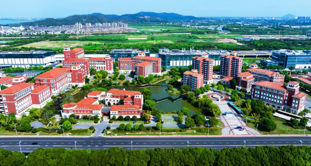 产业是城市经济发展的根基与命脉,科技创新是推动产业转型升级的战略