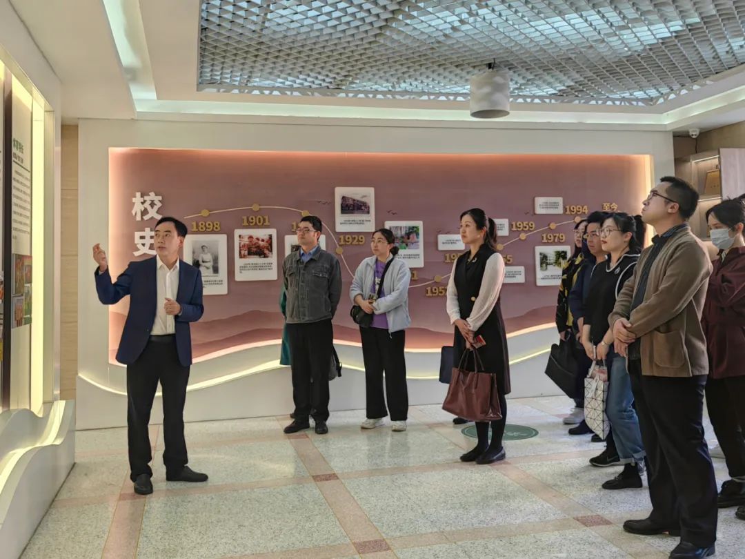 省委网信办等省直部分单位青年主题志愿服务活动在福州市盲校举行