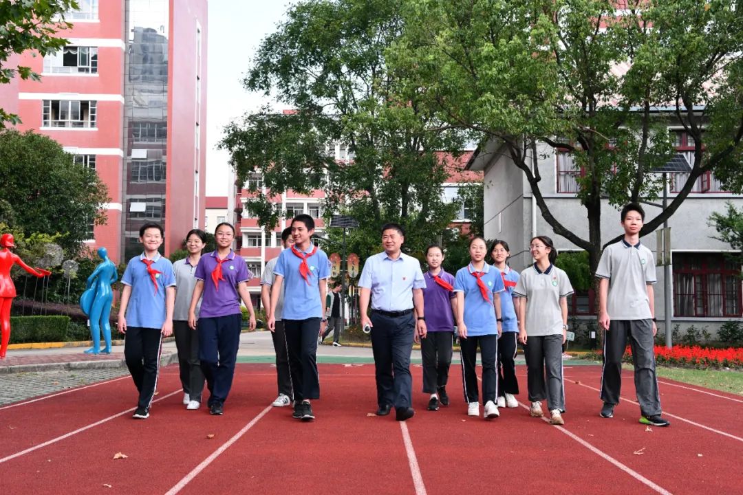 未来,青浦一中将进一步围绕生态素养培育的特色建设,基于完全中学的