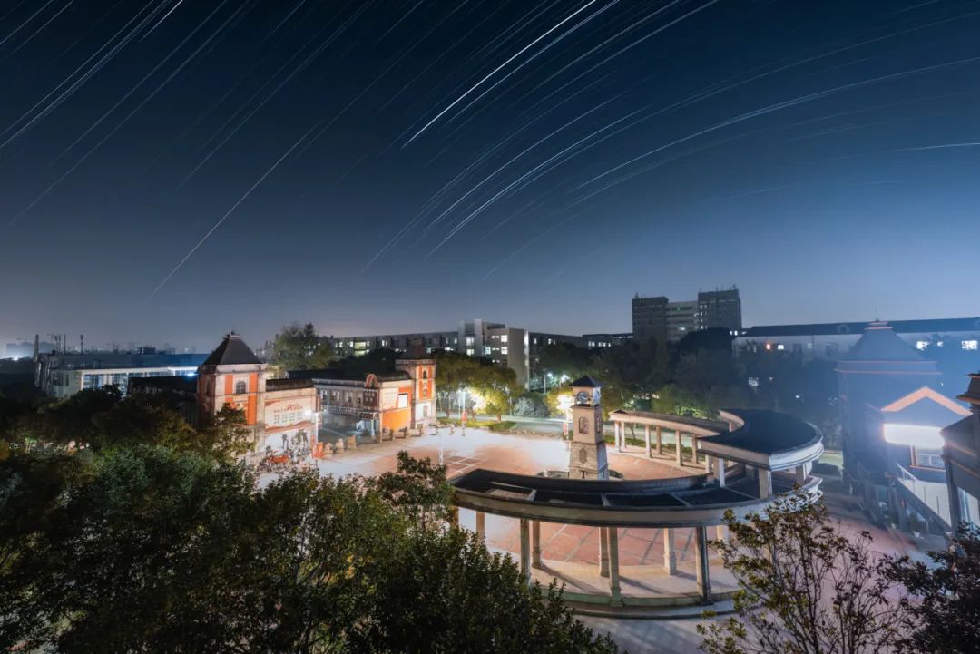 安徽财经大学夜景图片